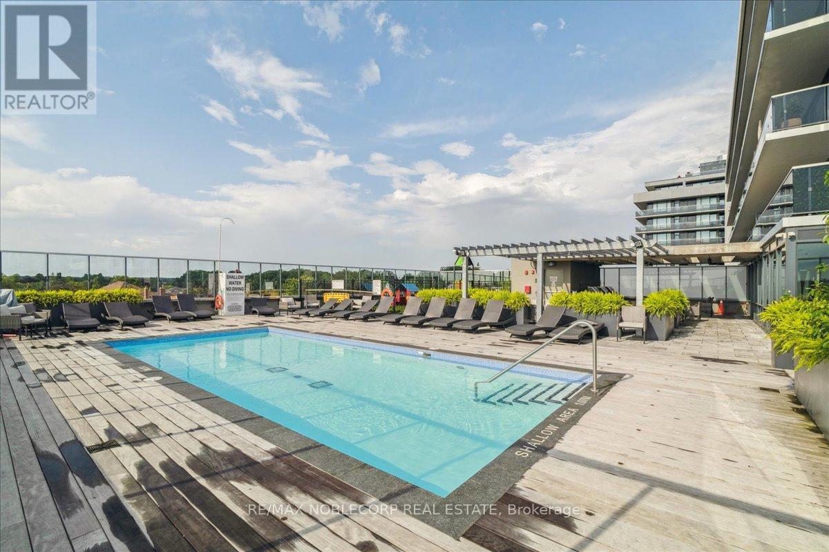 820 - 4800 Highway 7, Vaughan, ON - Outdoor With In Ground Pool