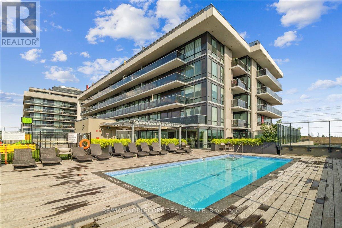 820 - 4800 Highway 7, Vaughan, ON - Outdoor With In Ground Pool