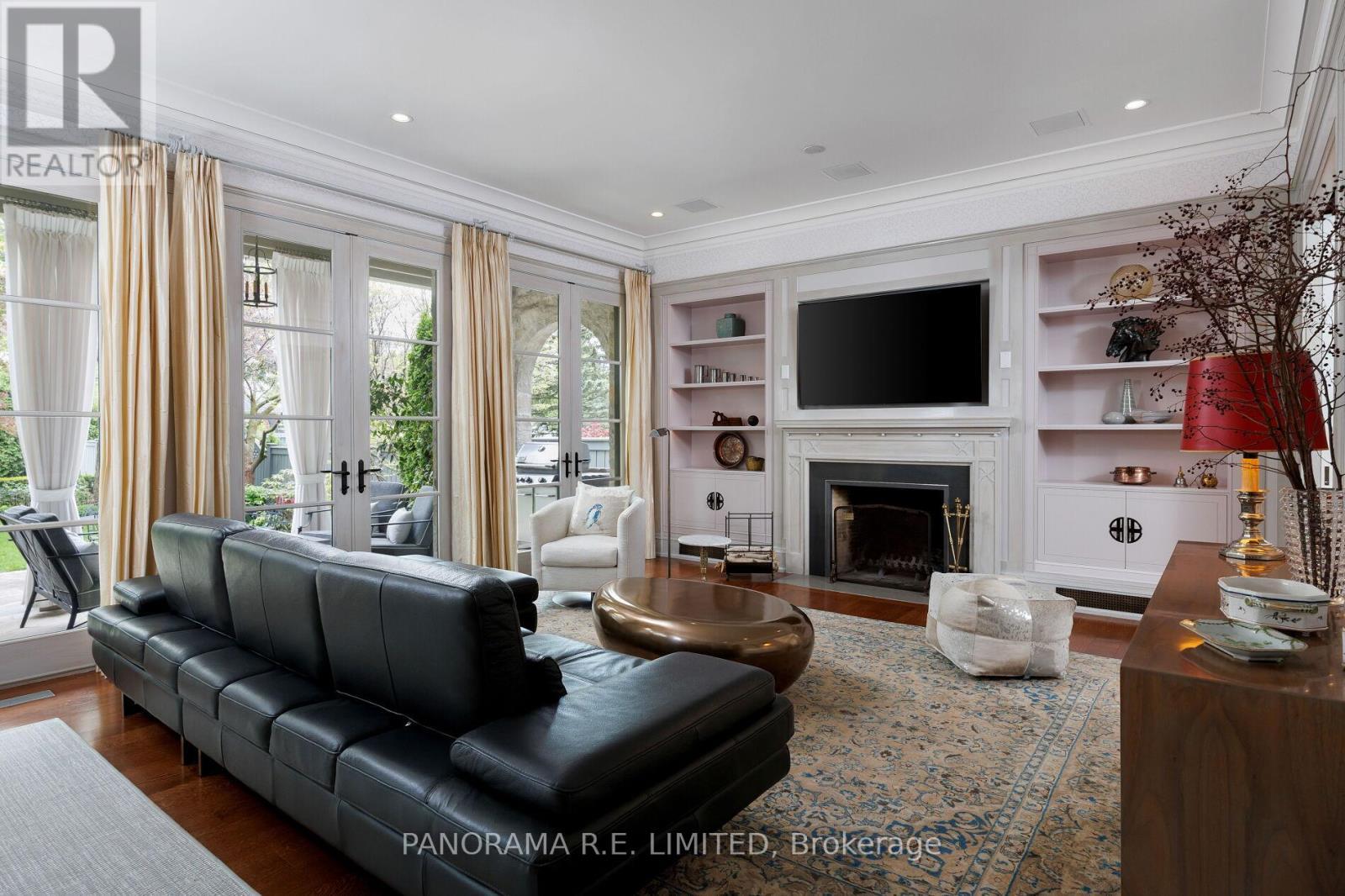 19 Graystone Gardens, Toronto, ON - Indoor Photo Showing Living Room With Fireplace