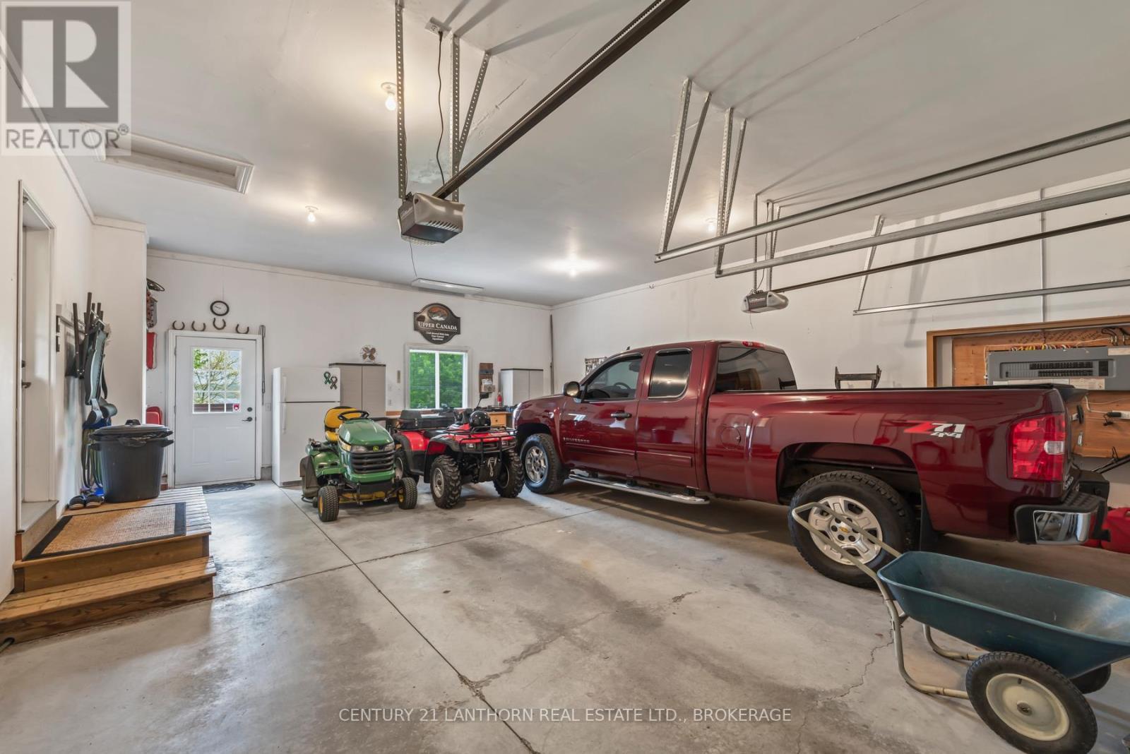 9430 County 2 Road W, Greater Napanee (Greater Napanee), ON - Indoor Photo Showing Garage