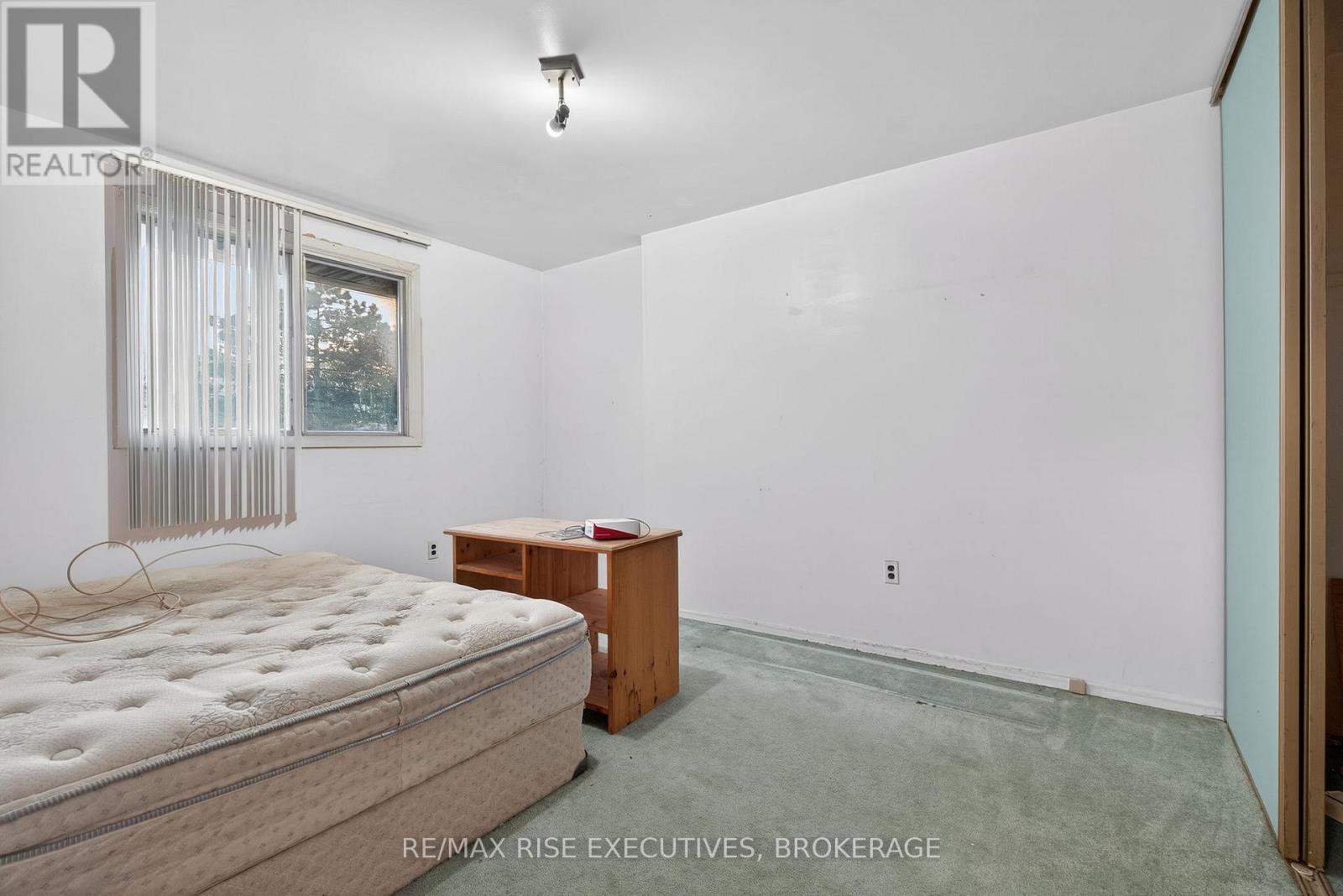 114 - 924 Amberdale Crescent, Kingston (South Of Taylor-Kidd Blvd), ON - Indoor Photo Showing Bedroom