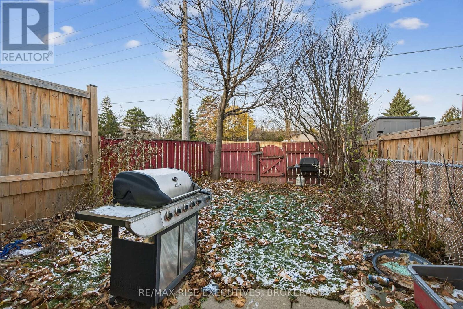 114 - 924 Amberdale Crescent, Kingston (South Of Taylor-Kidd Blvd), ON - Outdoor