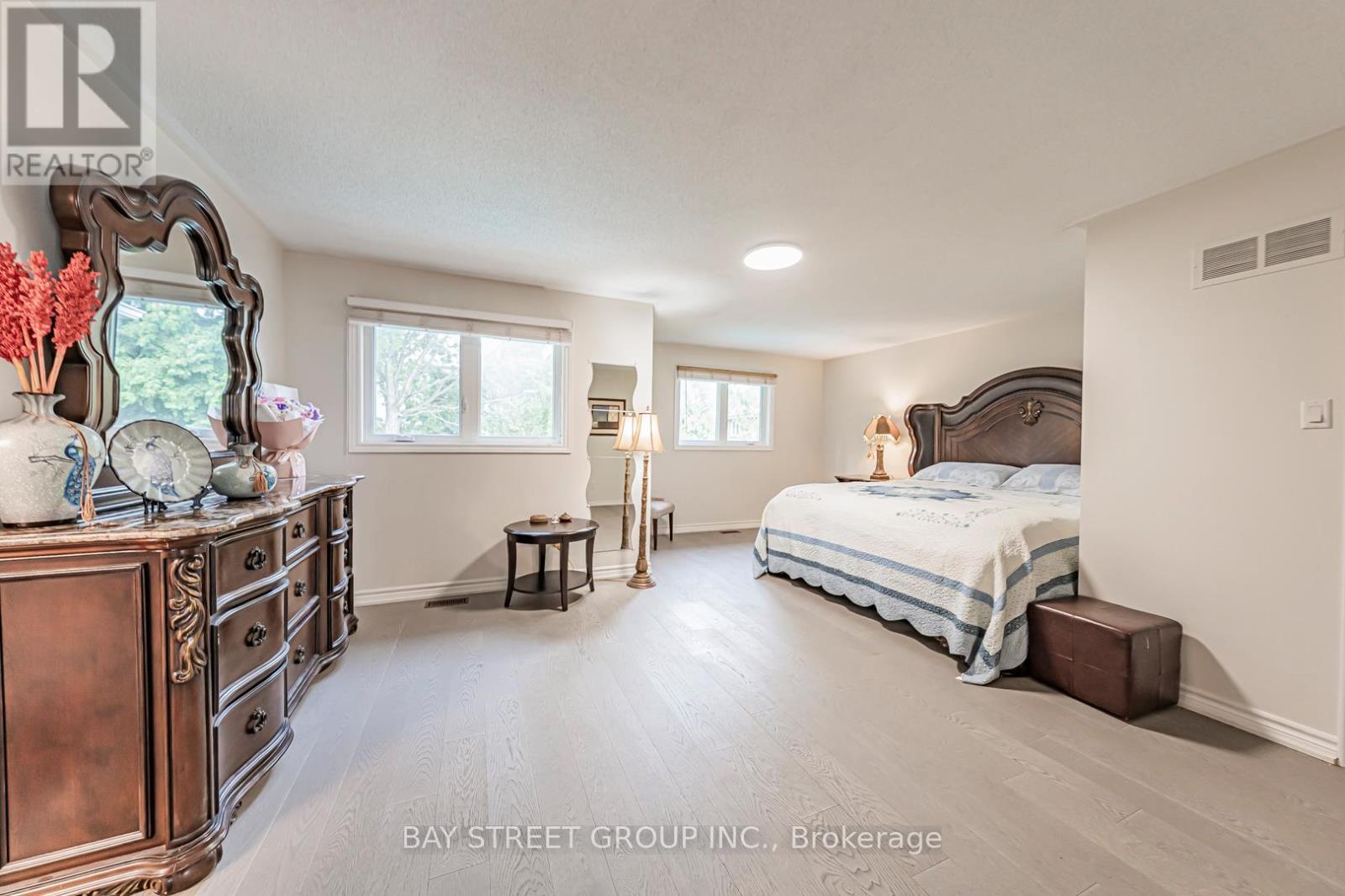 2524 Paula Court, Mississauga, ON - Indoor Photo Showing Bedroom