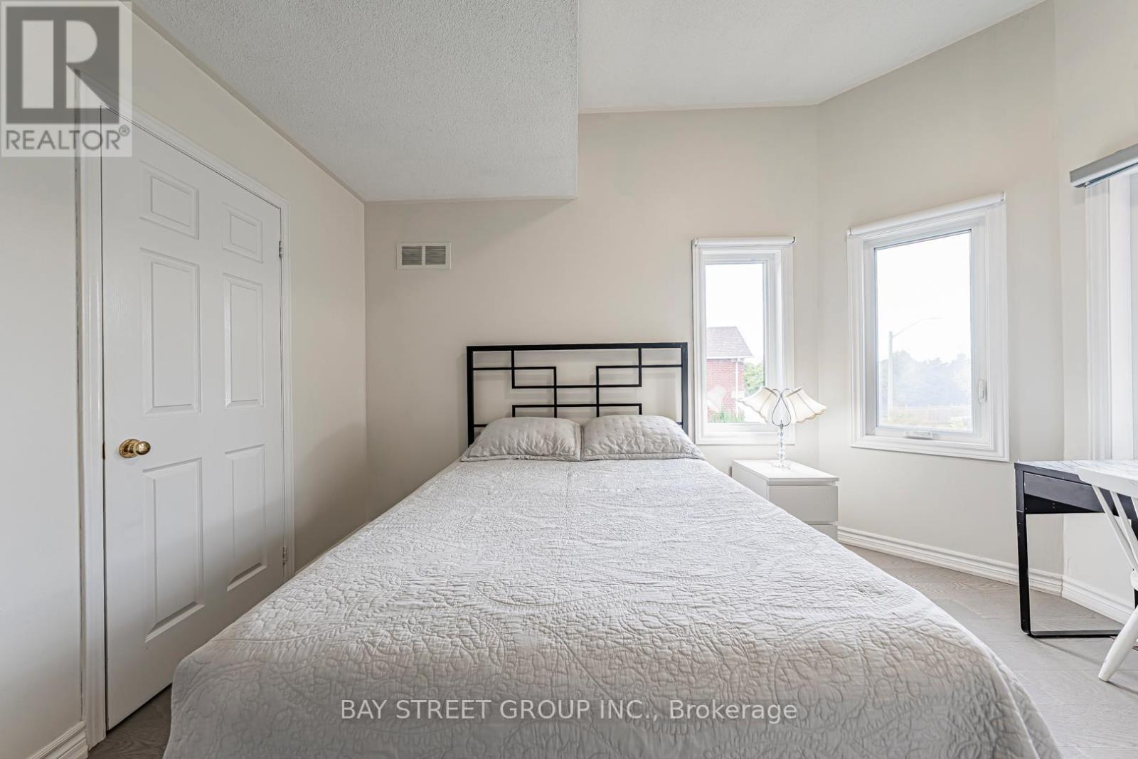 2524 Paula Court, Mississauga, ON - Indoor Photo Showing Bedroom