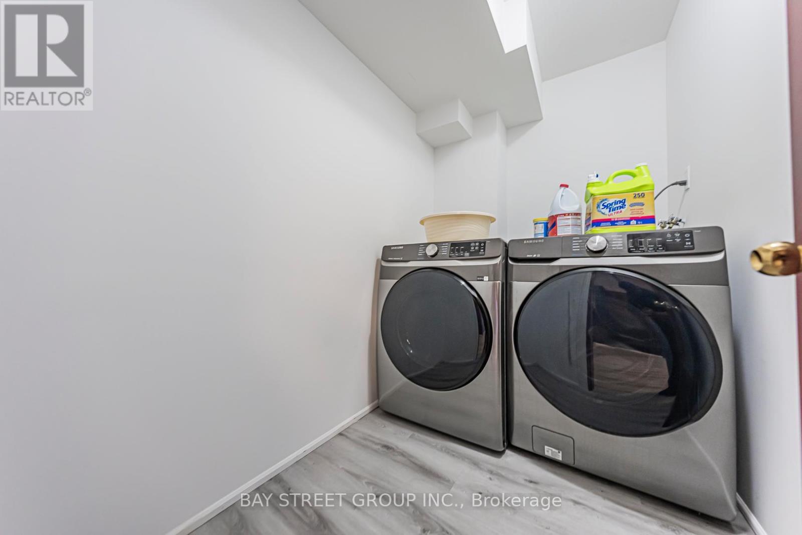 2524 Paula Court, Mississauga, ON - Indoor Photo Showing Laundry Room