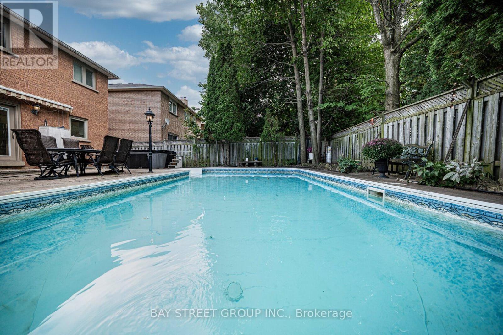 2524 Paula Court, Mississauga, ON - Outdoor With In Ground Pool