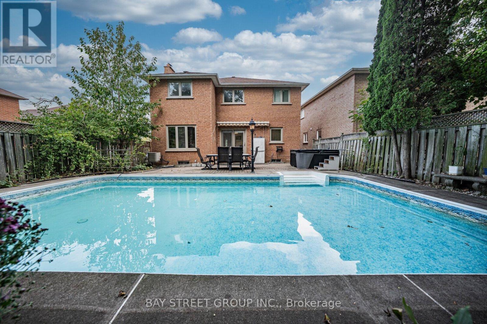 2524 Paula Court, Mississauga, ON - Outdoor With In Ground Pool