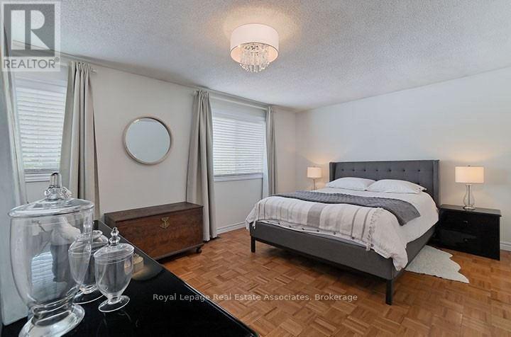 4302 Shelby Crescent, Mississauga, ON - Indoor Photo Showing Bedroom