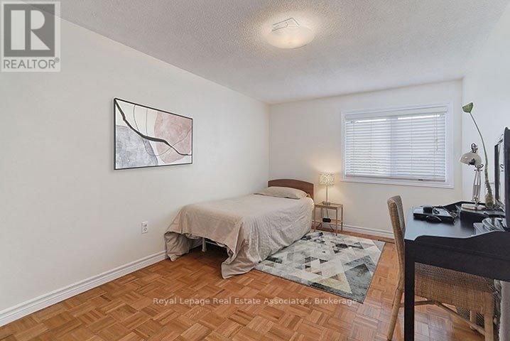 4302 Shelby Crescent, Mississauga, ON - Indoor Photo Showing Bedroom