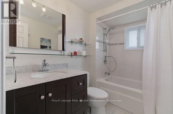 4302 Shelby Crescent, Mississauga, ON - Indoor Photo Showing Bathroom