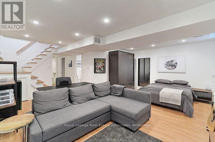 4302 Shelby Crescent, Mississauga, ON - Indoor Photo Showing Living Room