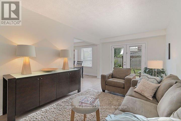 4302 Shelby Crescent, Mississauga, ON - Indoor Photo Showing Living Room