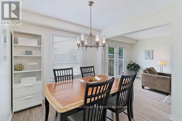 4302 Shelby Crescent, Mississauga, ON - Indoor Photo Showing Dining Room