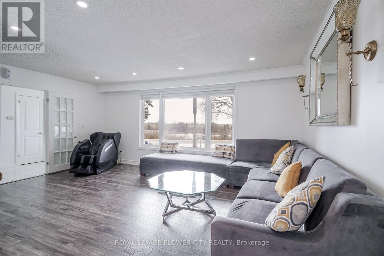 14073 Centreville Creek Road, Caledon, ON - Indoor Photo Showing Living Room
