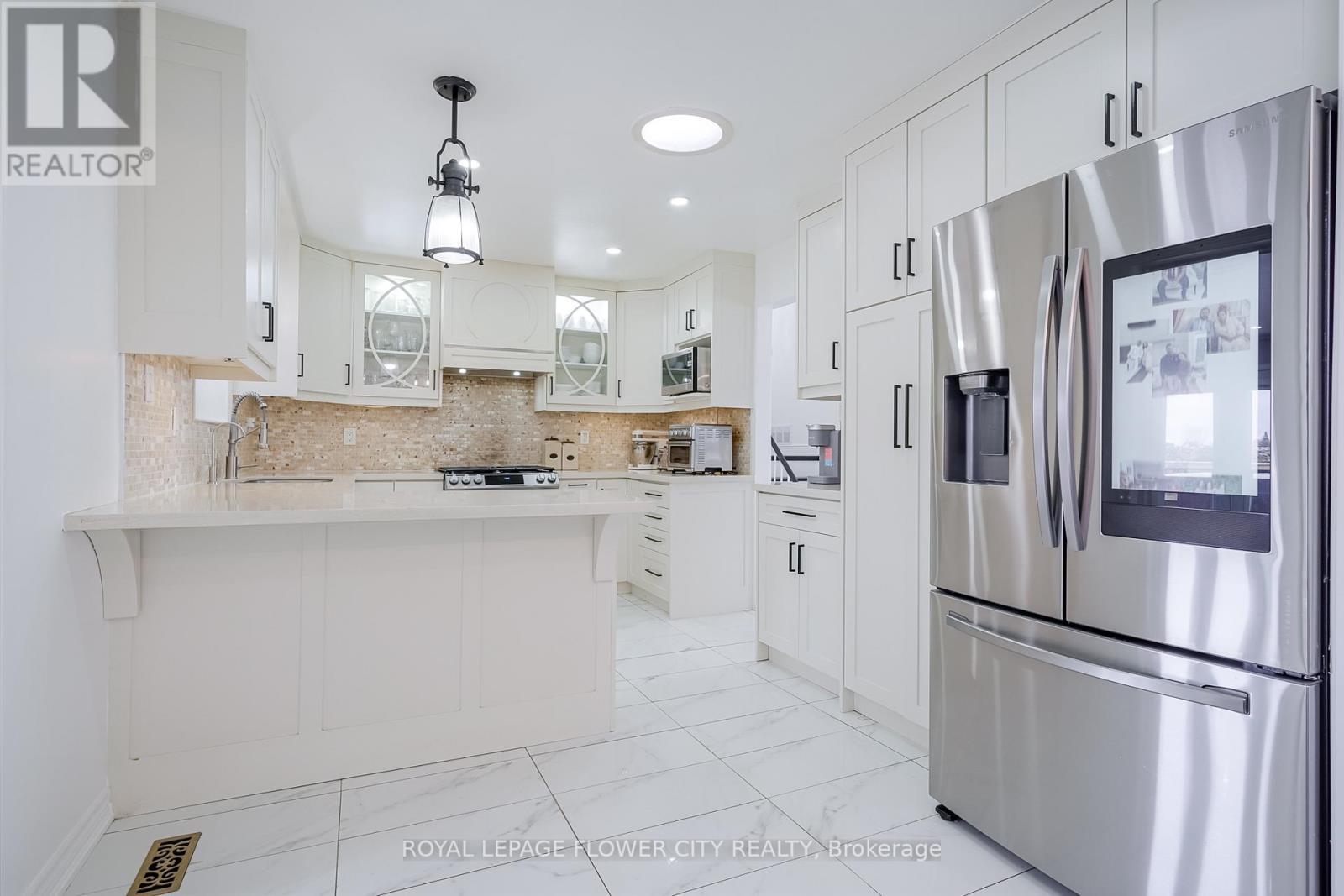 14073 Centreville Creek Road, Caledon, ON - Indoor Photo Showing Kitchen With Upgraded Kitchen
