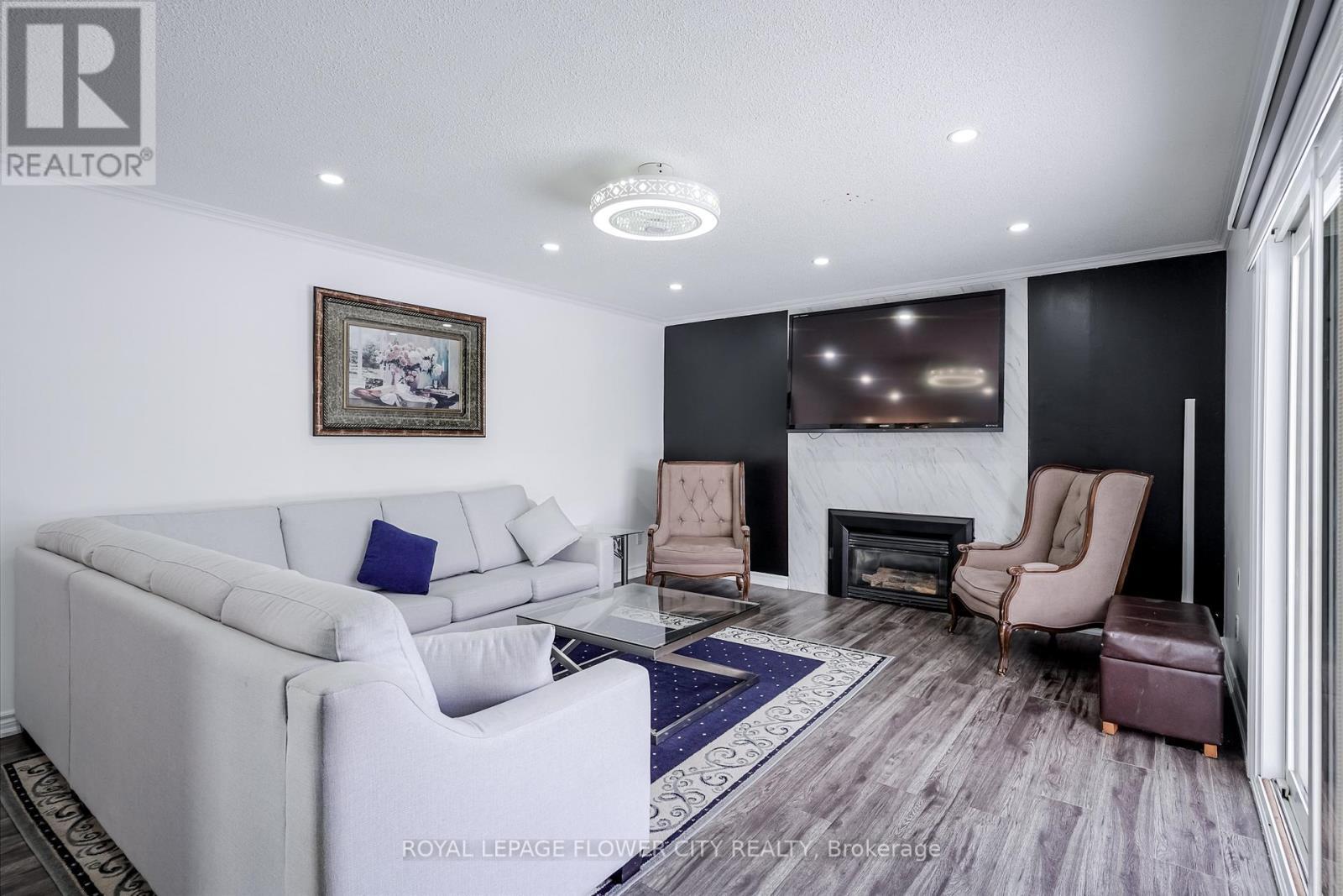 14073 Centreville Creek Road, Caledon, ON - Indoor Photo Showing Living Room With Fireplace