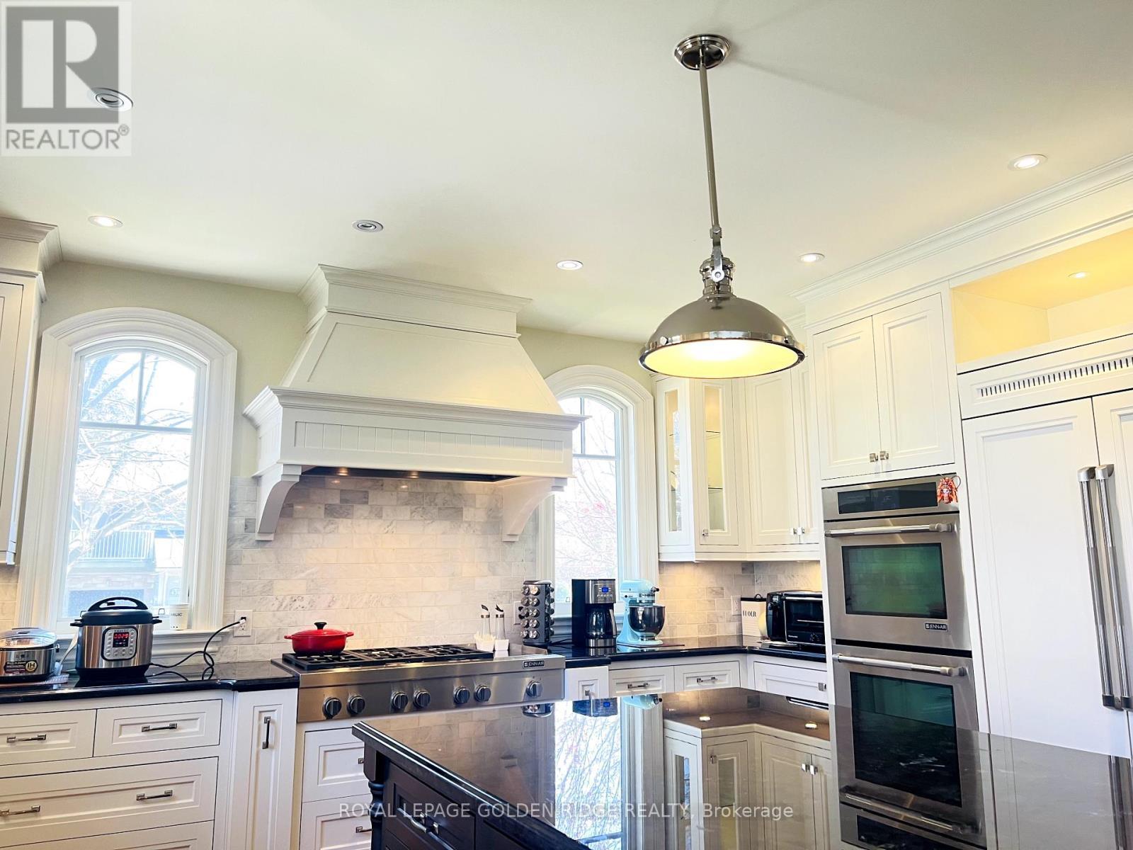 177 Watson Avenue, Oakville, ON - Indoor Photo Showing Kitchen With Upgraded Kitchen