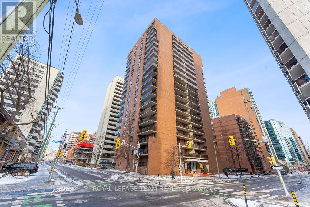 906 - 475 Laurier Avenue W, Ottawa, ON - Outdoor With Balcony With Facade