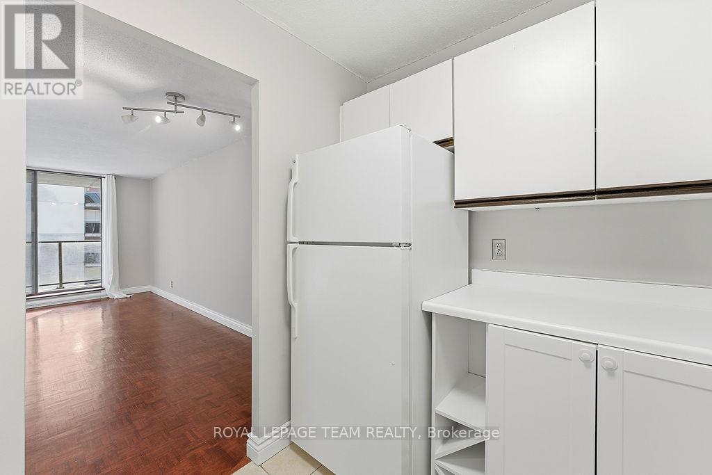 906 - 475 Laurier Avenue W, Ottawa, ON - Indoor Photo Showing Laundry Room
