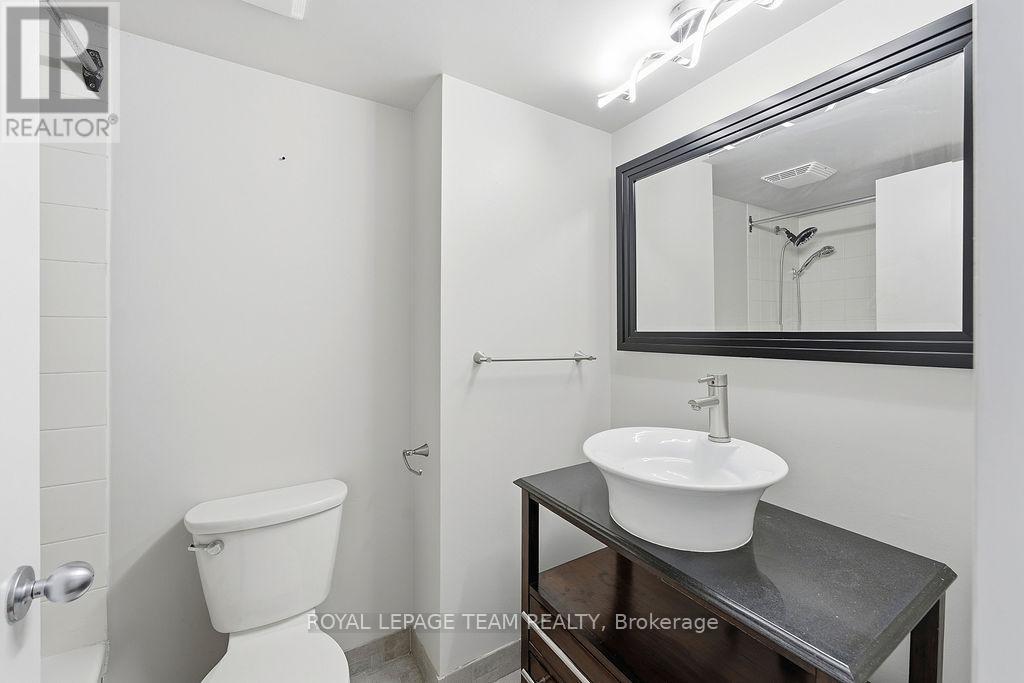 906 - 475 Laurier Avenue W, Ottawa, ON - Indoor Photo Showing Bathroom