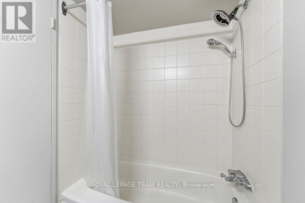 906 - 475 Laurier Avenue W, Ottawa, ON - Indoor Photo Showing Bathroom