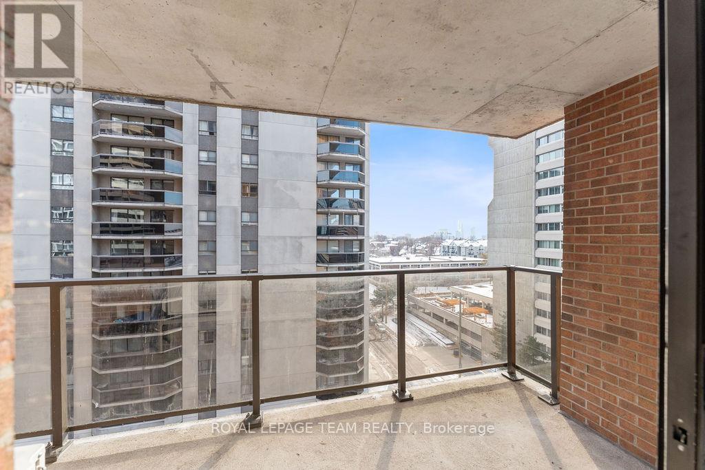 906 - 475 Laurier Avenue W, Ottawa, ON - Outdoor With Balcony