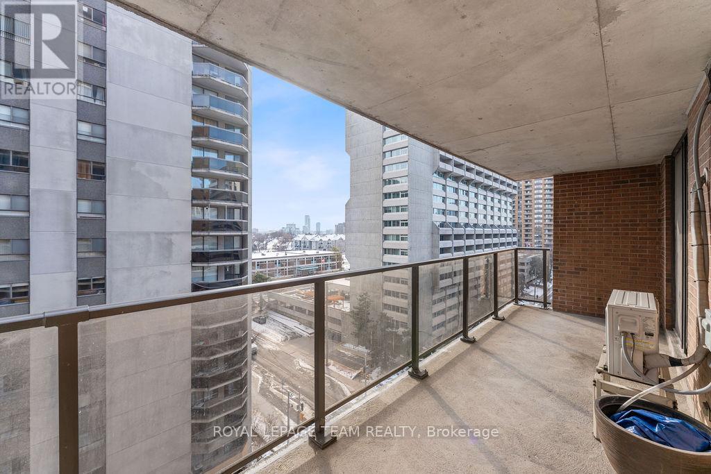 906 - 475 Laurier Avenue W, Ottawa, ON - Outdoor With Balcony