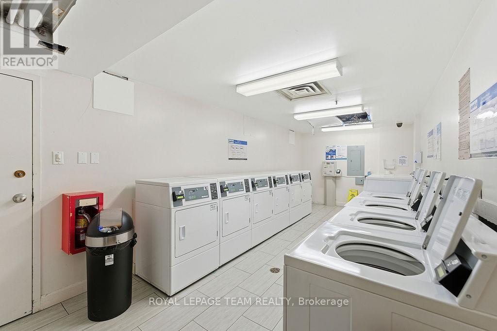 906 - 475 Laurier Avenue W, Ottawa, ON - Indoor Photo Showing Laundry Room