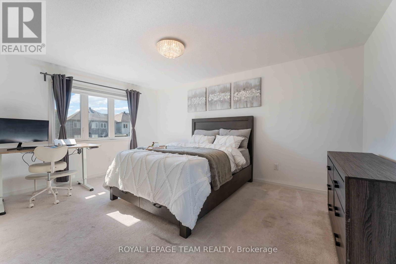 359 Melodie Street, Ottawa, ON - Indoor Photo Showing Bedroom