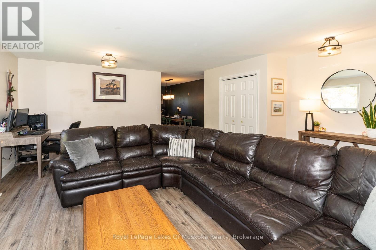 22 Knotty Pine Trail, Huntsville (Chaffey), ON - Indoor Photo Showing Living Room