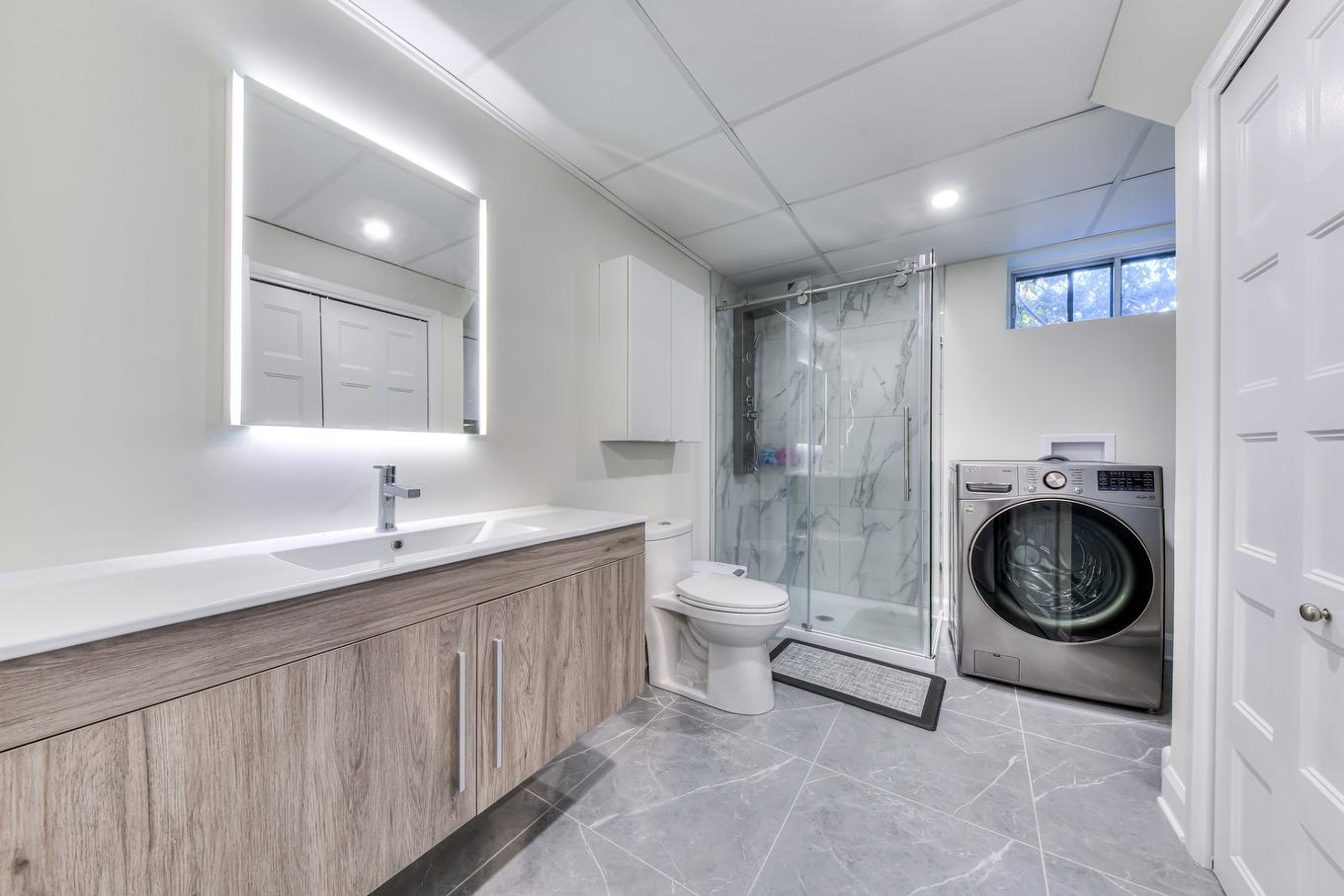 Bathroom - 3006 Rue Demers, Mascouche, QC - Indoor Photo Showing Laundry Room