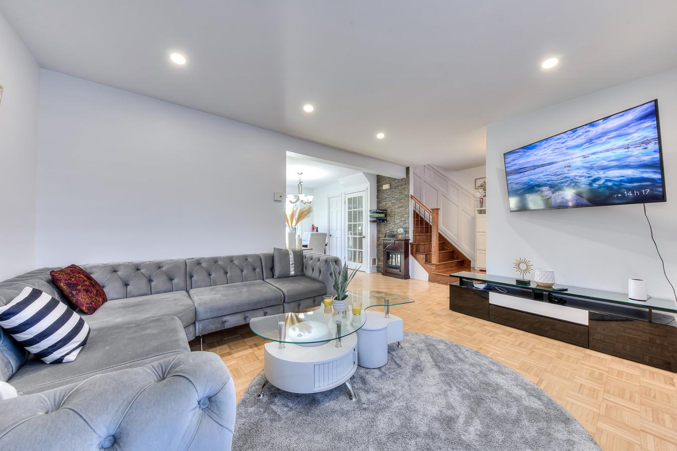 Living room - 3006 Rue Demers, Mascouche, QC - Indoor Photo Showing Living Room
