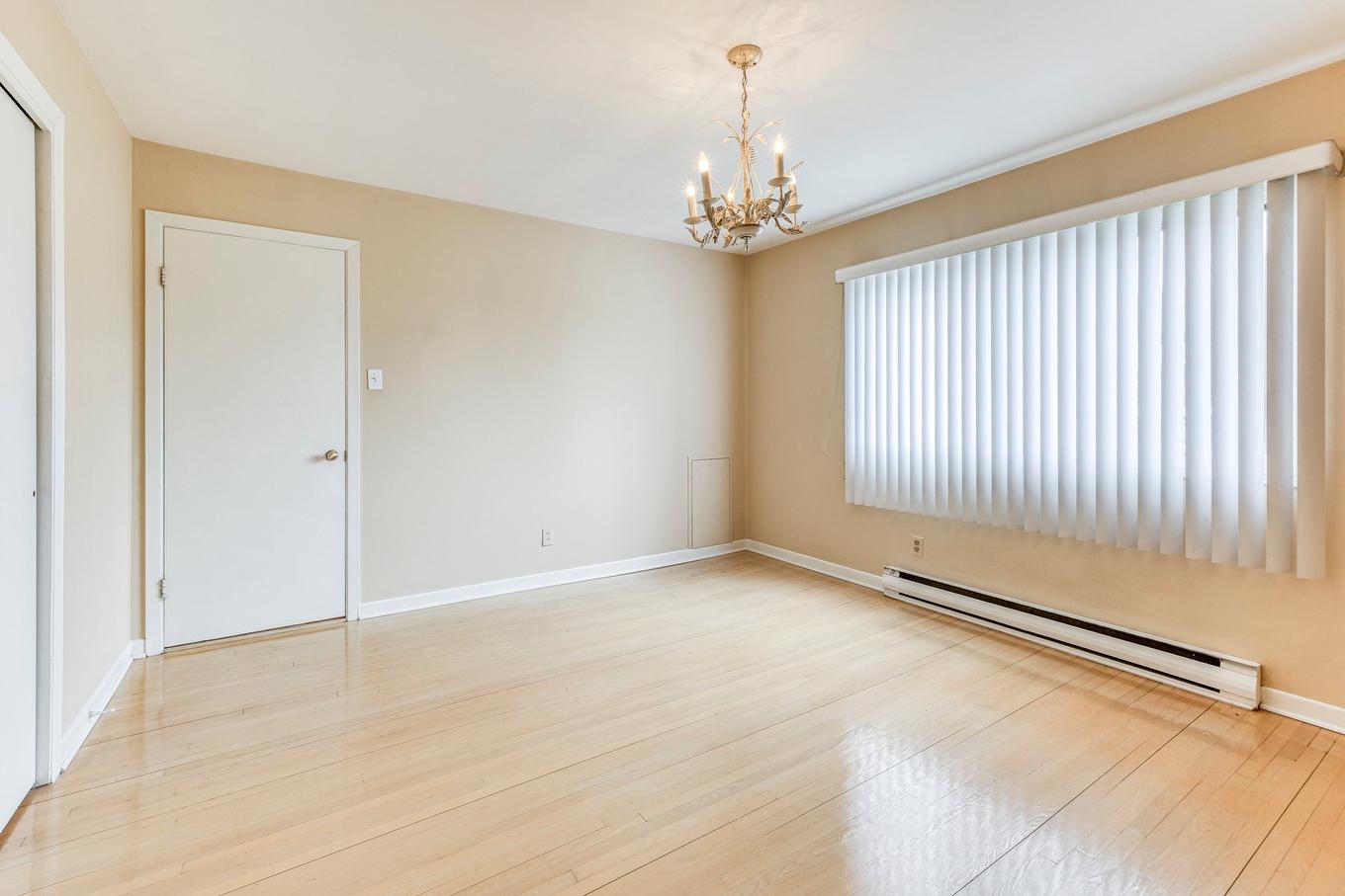 Chambre à coucher principale - 4304 7E Rue, Laval (Chomedey), QC - Indoor Photo Showing Other Room