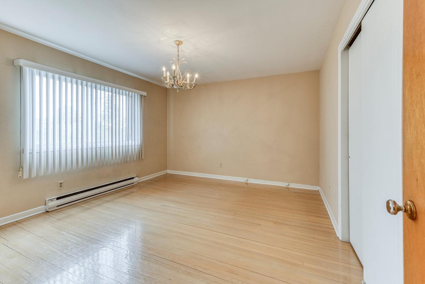 Chambre à coucher principale - 4304 7E Rue, Laval (Chomedey), QC - Indoor Photo Showing Other Room