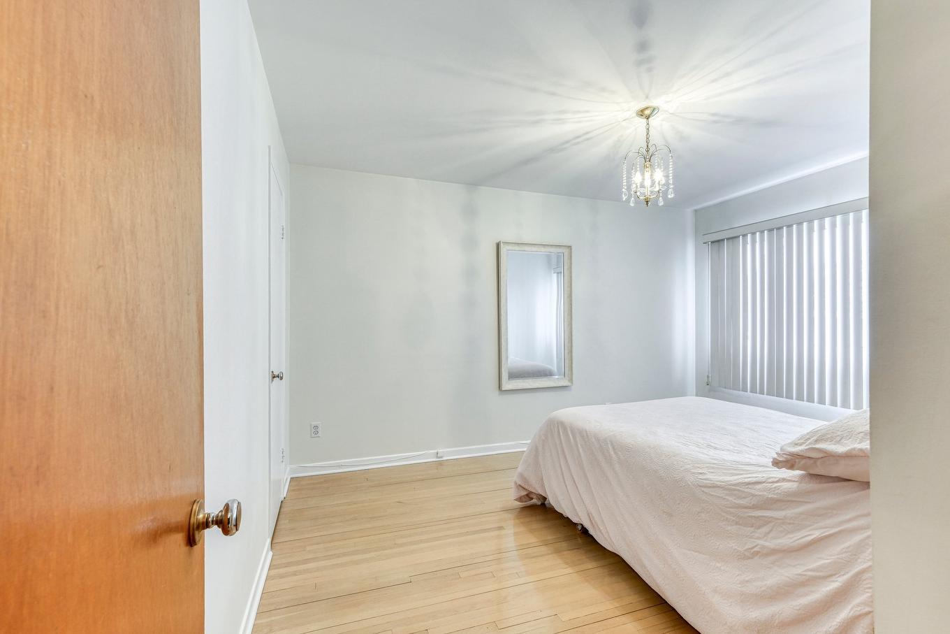 Chambre à coucher - 4304 7E Rue, Laval (Chomedey), QC - Indoor Photo Showing Bedroom