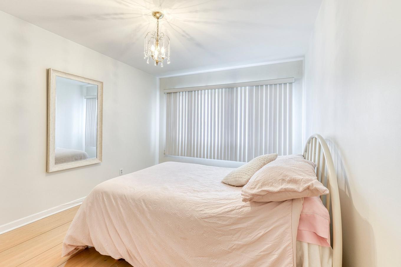 Chambre à coucher - 4304 7E Rue, Laval (Chomedey), QC - Indoor Photo Showing Bedroom