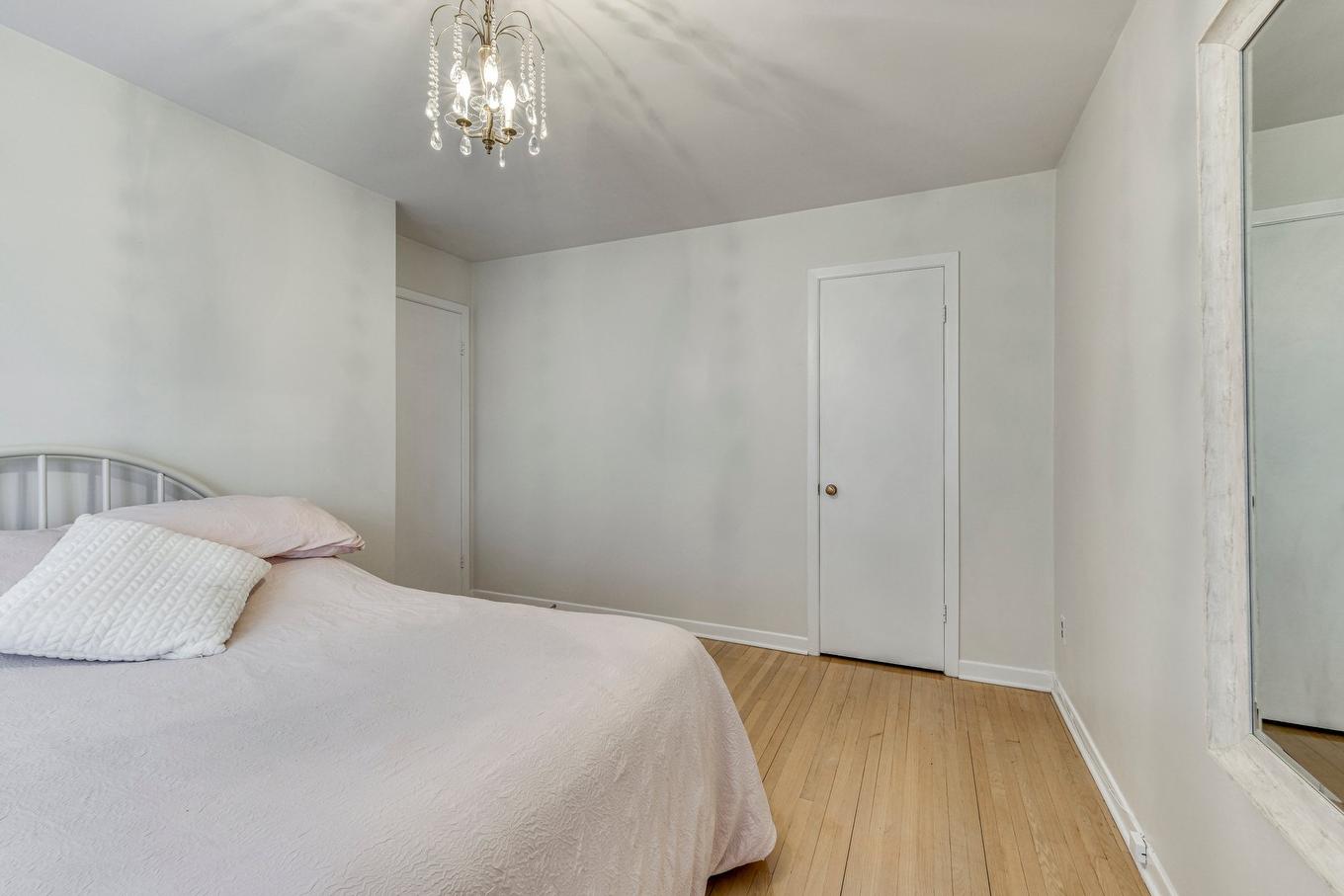 Chambre à coucher - 4304 7E Rue, Laval (Chomedey), QC - Indoor Photo Showing Bedroom