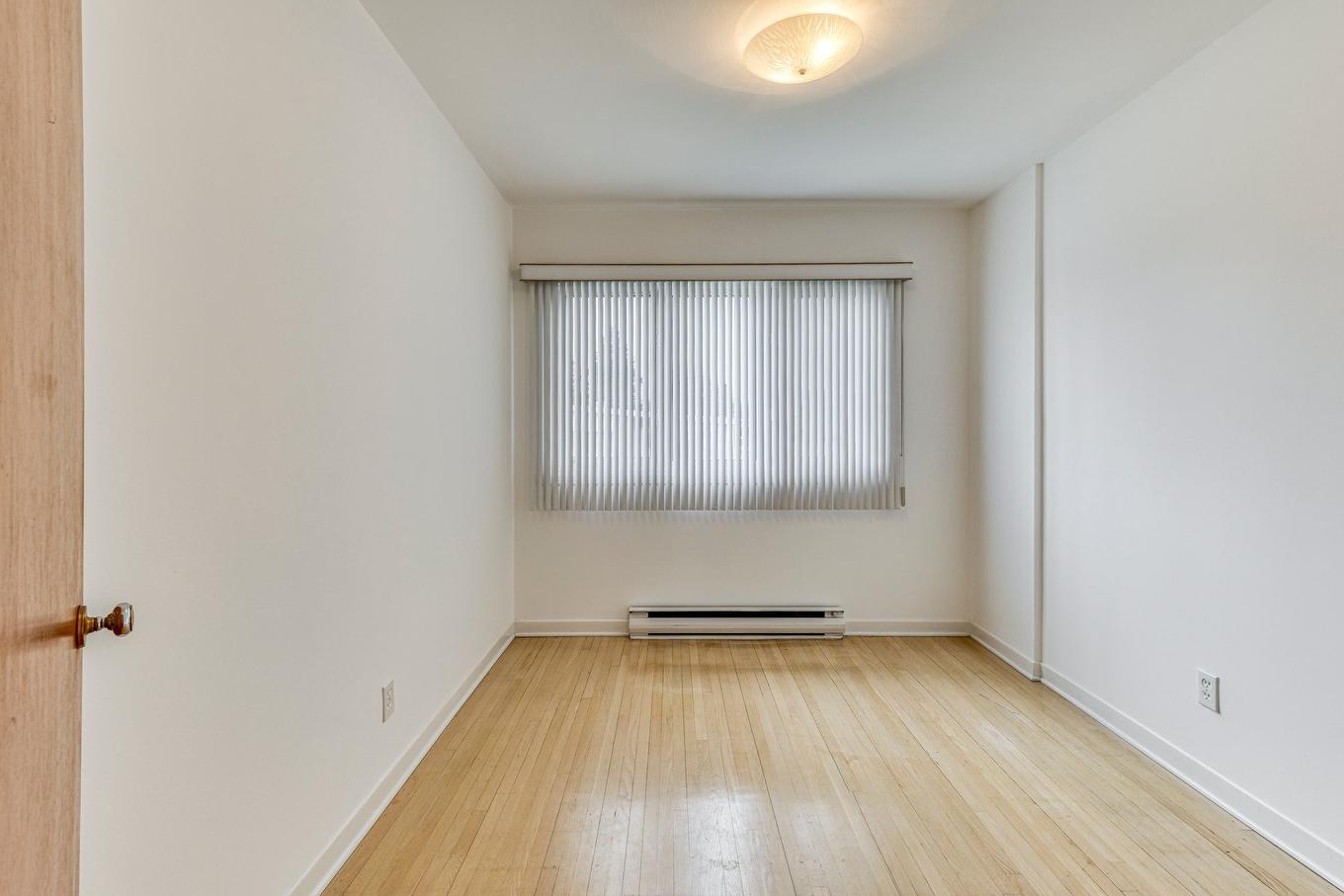 Chambre à coucher - 4304 7E Rue, Laval (Chomedey), QC - Indoor Photo Showing Other Room