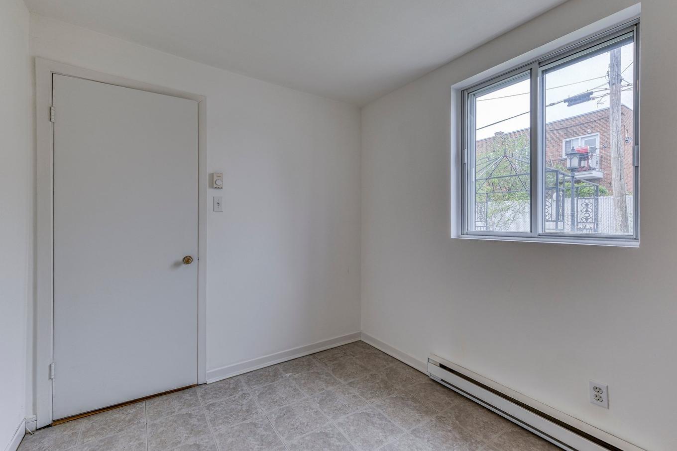 Chambre à coucher - 4304 7E Rue, Laval (Chomedey), QC - Indoor Photo Showing Other Room