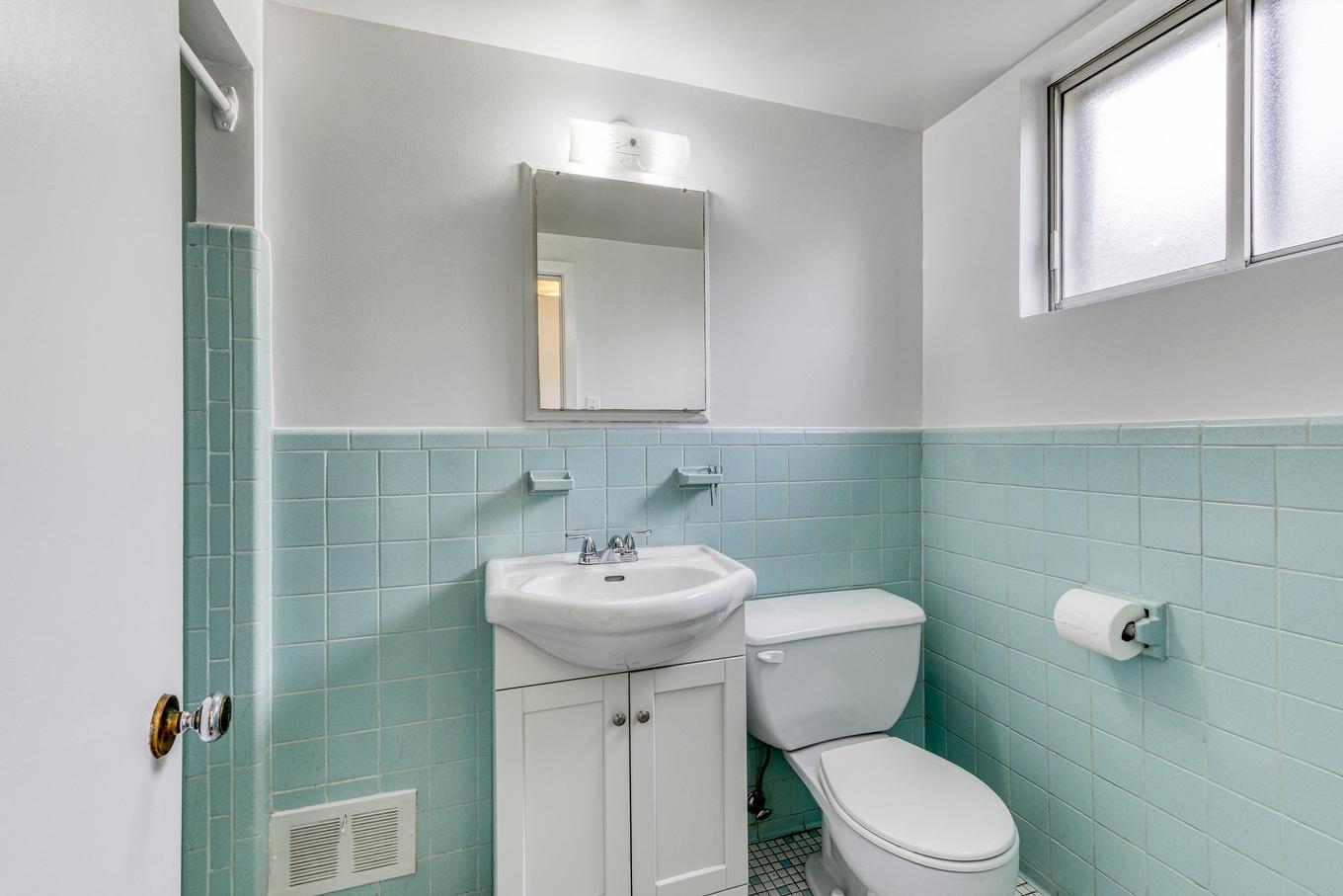 Salle de bains - 4304 7E Rue, Laval (Chomedey), QC - Indoor Photo Showing Bathroom