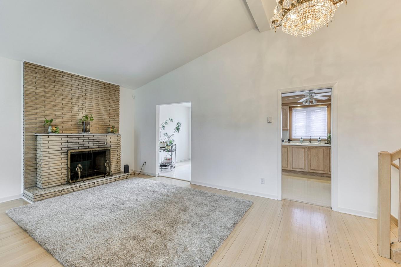 Salon - 4304 7E Rue, Laval (Chomedey), QC - Indoor Photo Showing Living Room With Fireplace