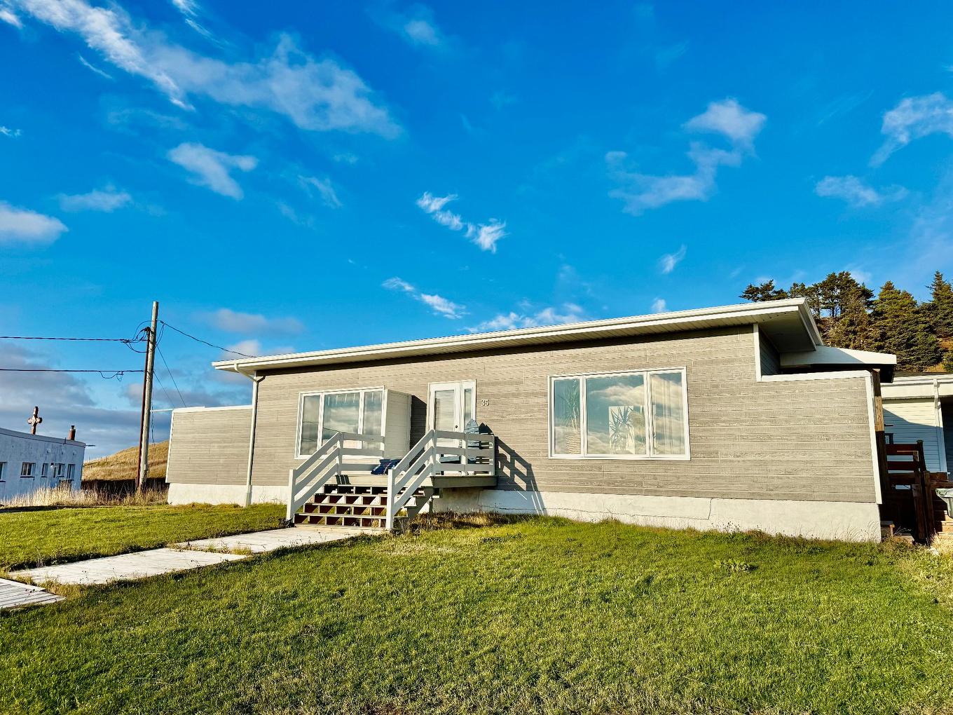 Frontage - 35 Ch. Central, Les Îles-De-La-Madeleine, QC - Outdoor