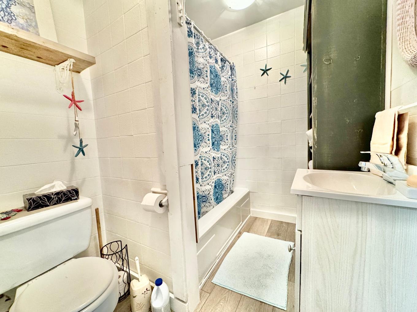 Bathroom - 35 Ch. Central, Les Îles-De-La-Madeleine, QC - Indoor Photo Showing Bathroom