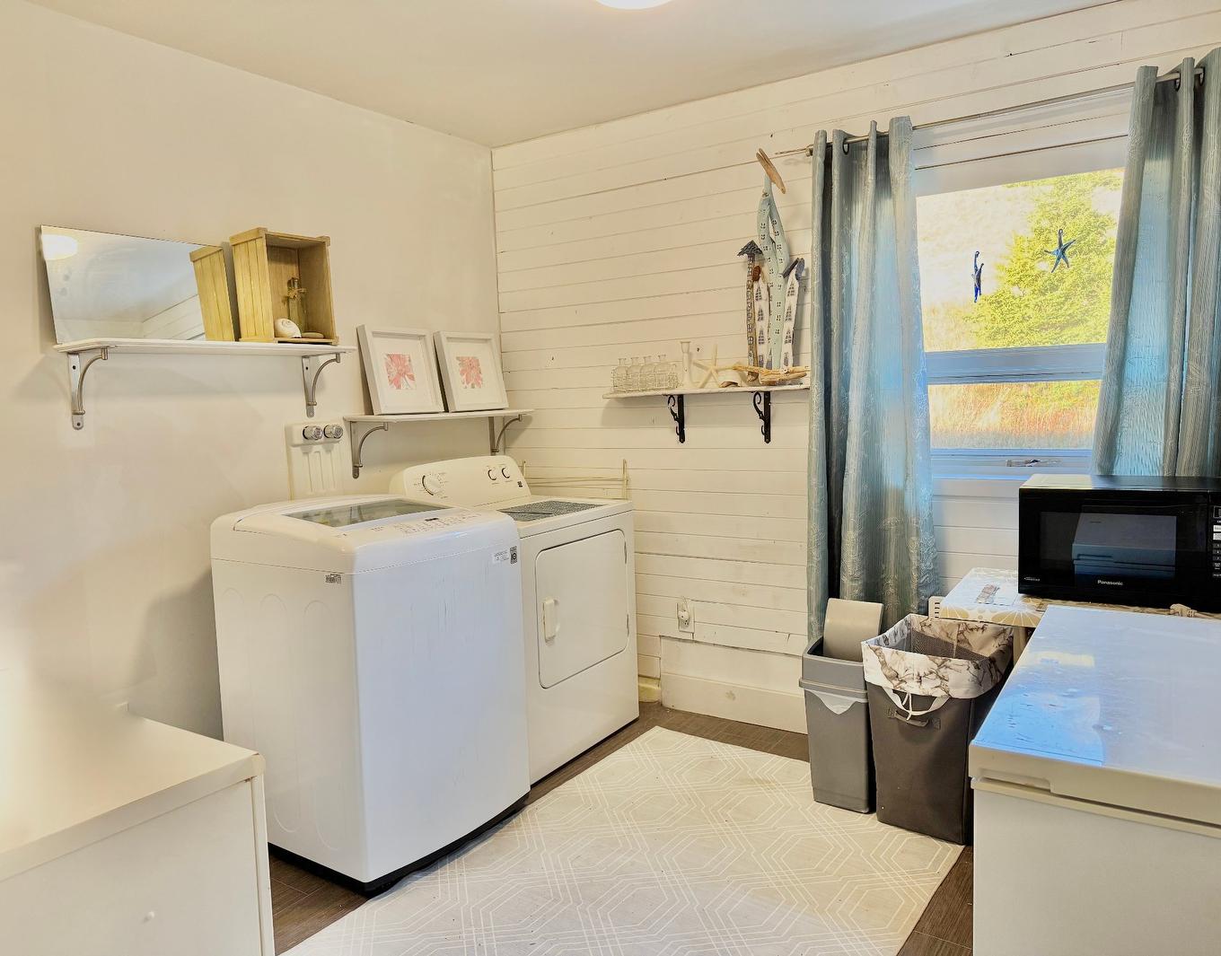 Laundry room - 35 Ch. Central, Les Îles-De-La-Madeleine, QC - Indoor Photo Showing Laundry Room