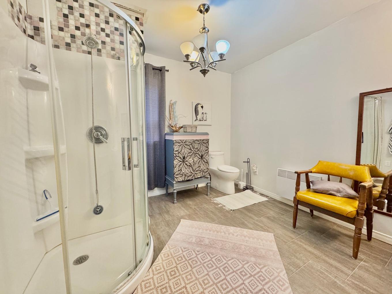 Dwelling - 35 Ch. Central, Les Îles-De-La-Madeleine, QC - Indoor Photo Showing Bathroom