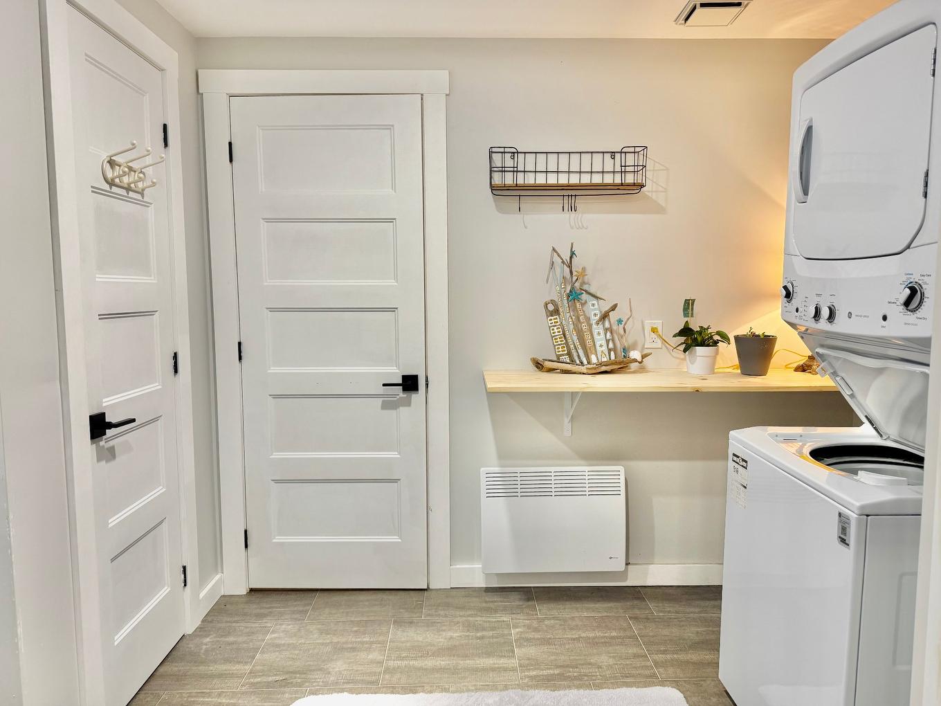 Basement - 35 Ch. Central, Les Îles-De-La-Madeleine, QC - Indoor Photo Showing Laundry Room
