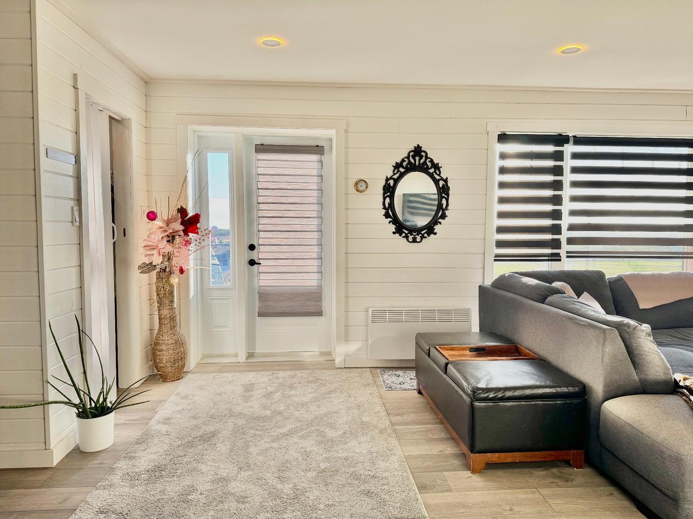 Living room - 35 Ch. Central, Les Îles-De-La-Madeleine, QC - Indoor