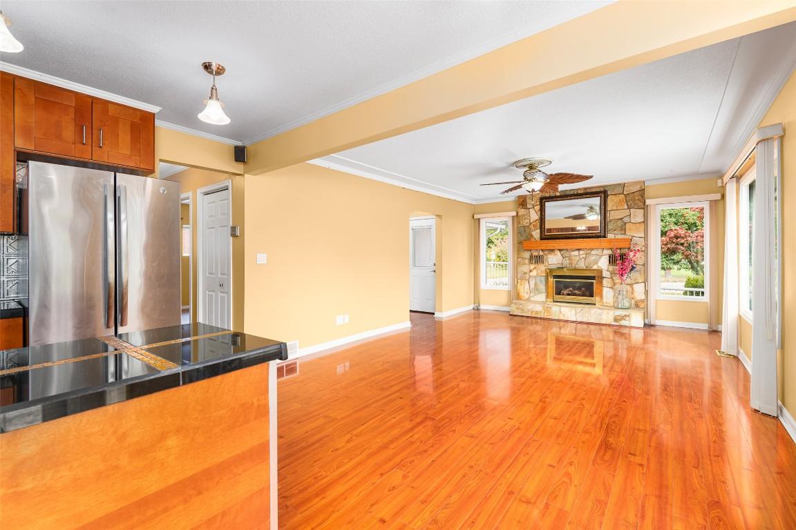 723 Murdoch Street, Creston, BC - Indoor With Fireplace