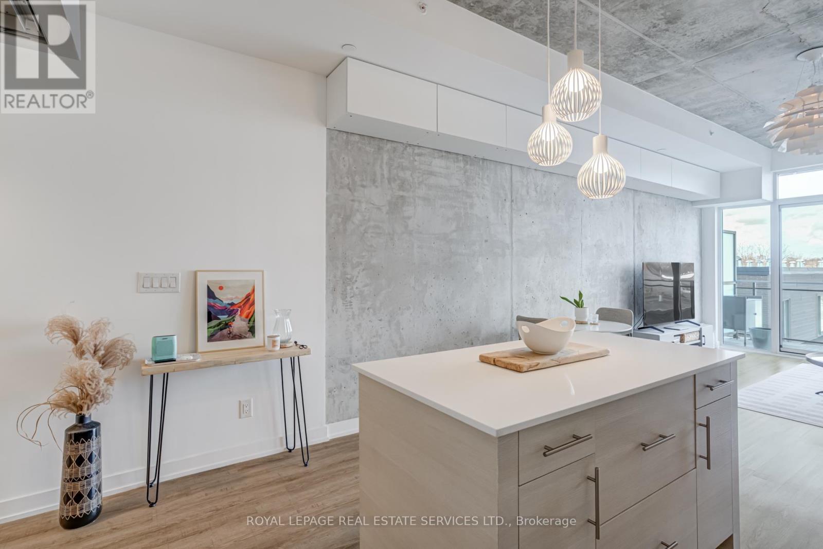 417 - 205 Manning Avenue, Toronto, ON - Indoor