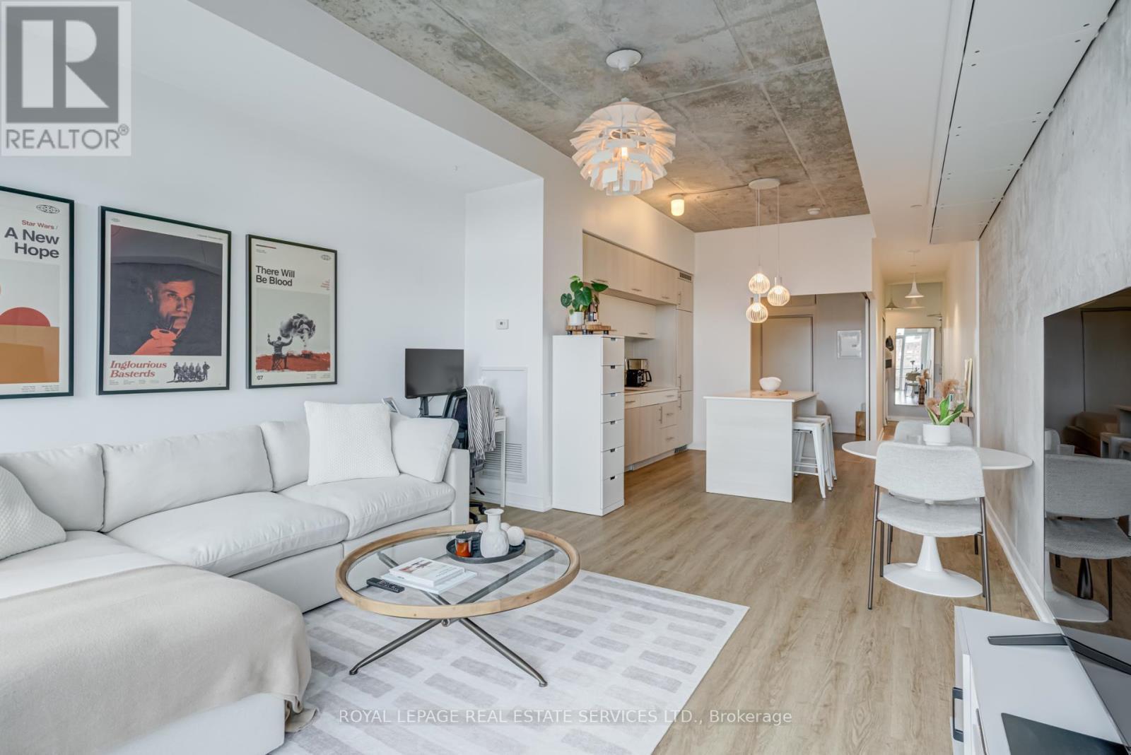 417 - 205 Manning Avenue, Toronto, ON - Indoor Photo Showing Living Room